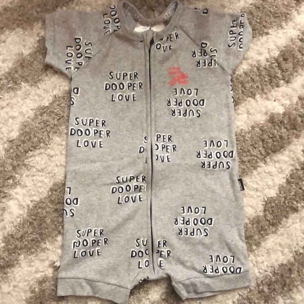 Bonds Wondersuit. AUS size 3.  Gray.  Super Dooper Love.